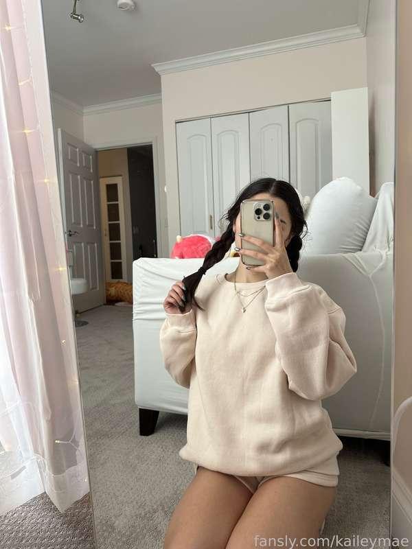 #OOTD 🥟 spent all day yesterday figuring out my finances and trying to file my taxes yet still didn't finish 🫠 hopefully can get it all sorted out today...

i will definitely be taking a break to go watch the eclipse today tho!! maybe i'll even make a mini vlog hehe 🌚🌞

#cozy #doublebraids #comfy