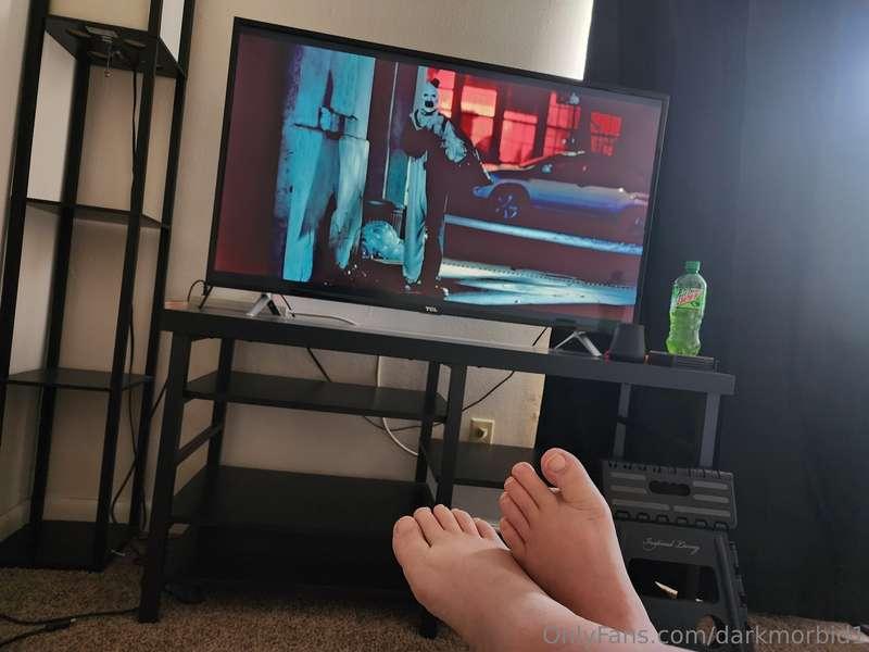 9am is never too early for a horror movie 😜