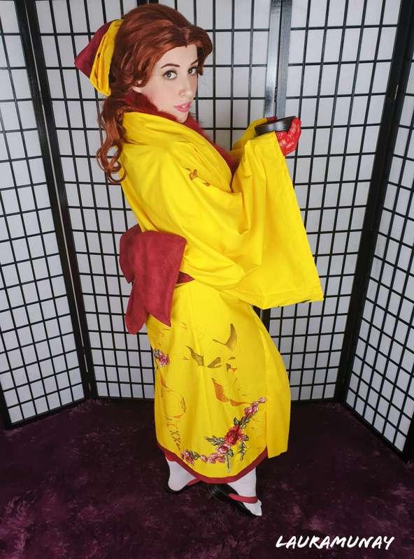 Belle japanese cosplay