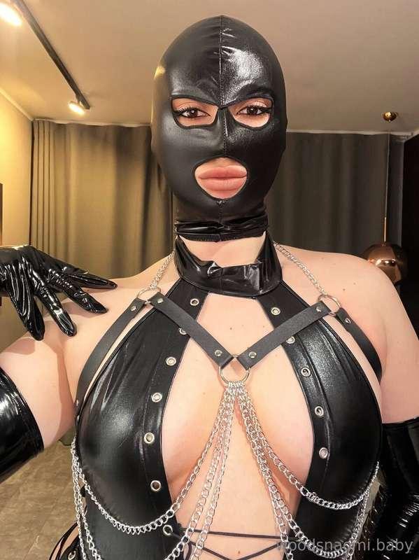 𝐅𝐑𝐄𝐄 𝐒𝐔𝐁👉 @iwantuslave 🙈🔞 "I am Mistress Bella, Queen of you..