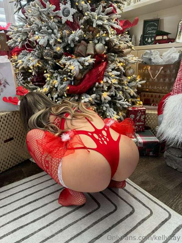 Too lazy to remove my Christmas tree. 🙈 Wanna see me remove ..