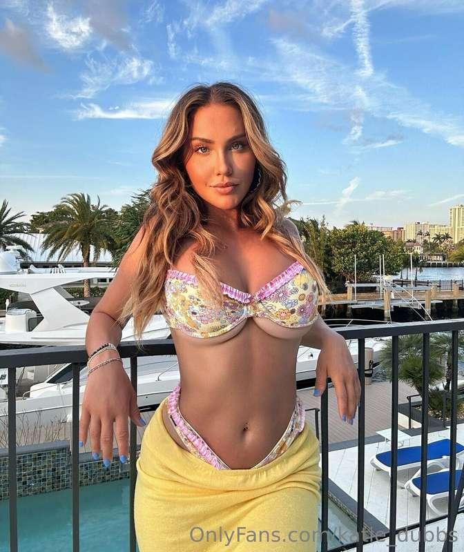 warning: staring too long may cause you to dm me 😉💕