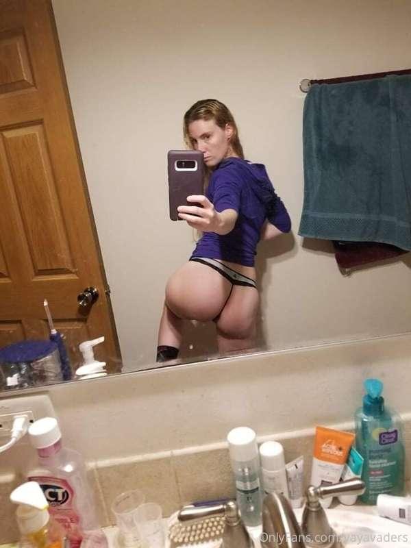 Hot milf waiting to show u a good time and be dirty so come ..