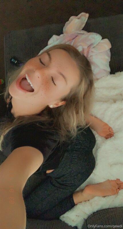 dumb bitches b likeeeeeeeeeeeeeee happy monday my loves ❤️