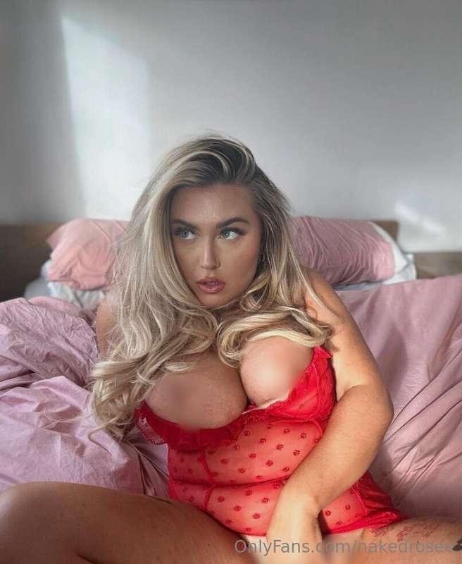 this @marika_morgan blonde 𝕞𝕠𝕞𝕞𝕪 with big boobs 🍒 is ready t..