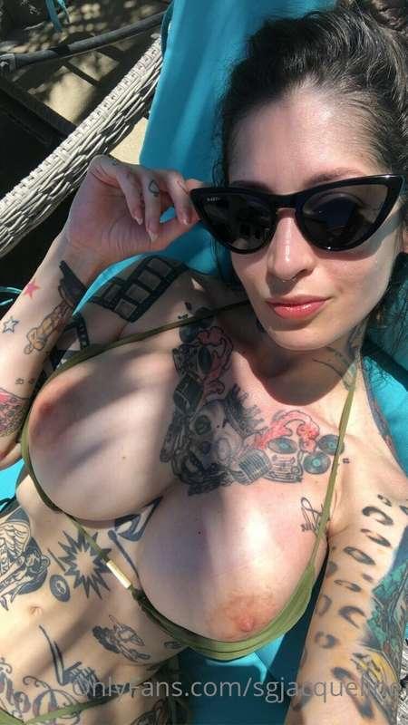 Hey babes! I’m traveling, but i’ll make a lot of contents he..