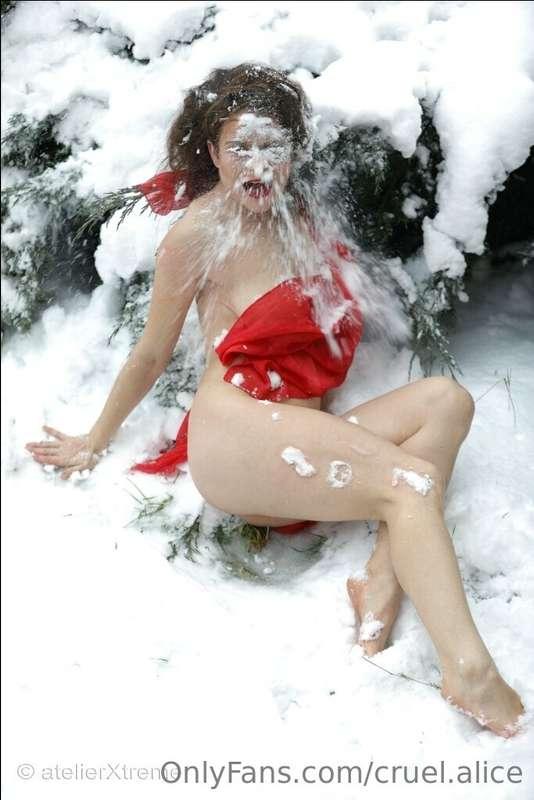 "A bit of snow on your skin will make the picture look more ..