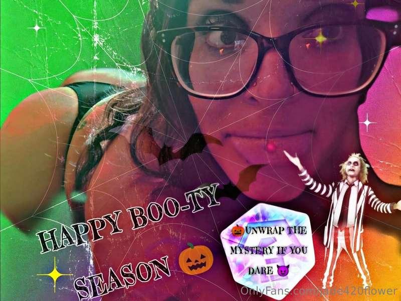 🎃 Unwrap the mystery... if you dare! 😈 Jade's Spooky Mystery..