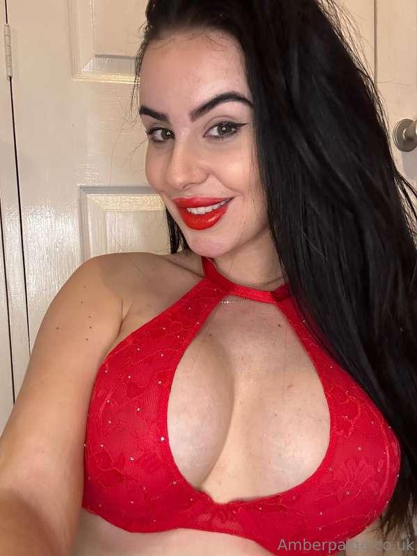 Is red my colour baby? 💋