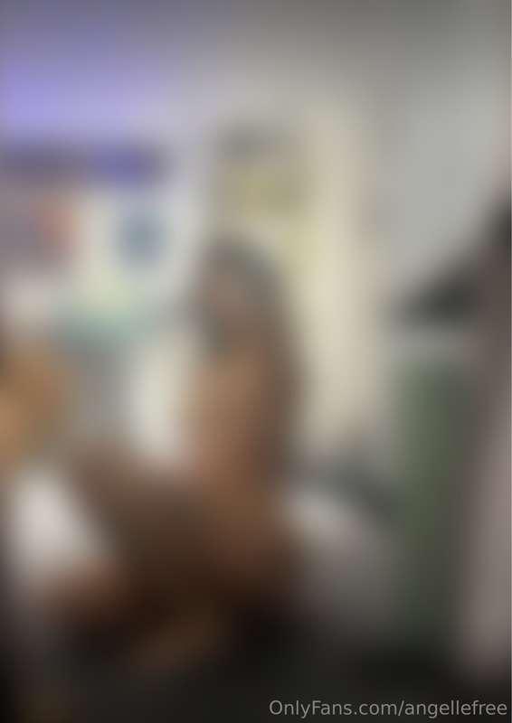 Nude in front of the mirror selfies! 🥵