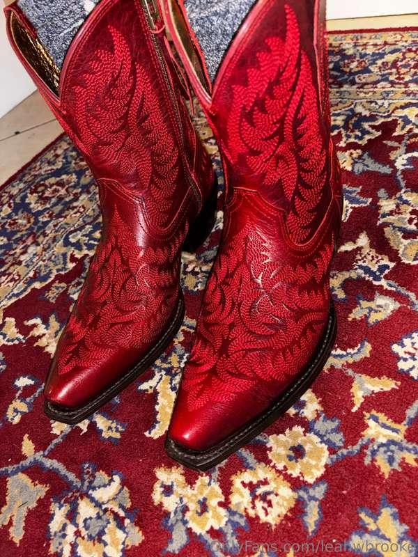 leahwbrooke image #2