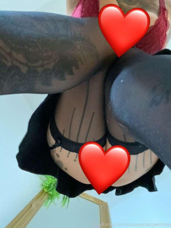 … you wann see what i wear under my skirt?;)…. Come closer!🖤..