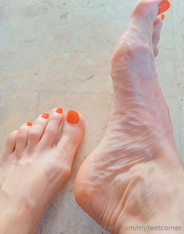 Veiny swollen sweaty... The way you like them!!#big #feet #f..