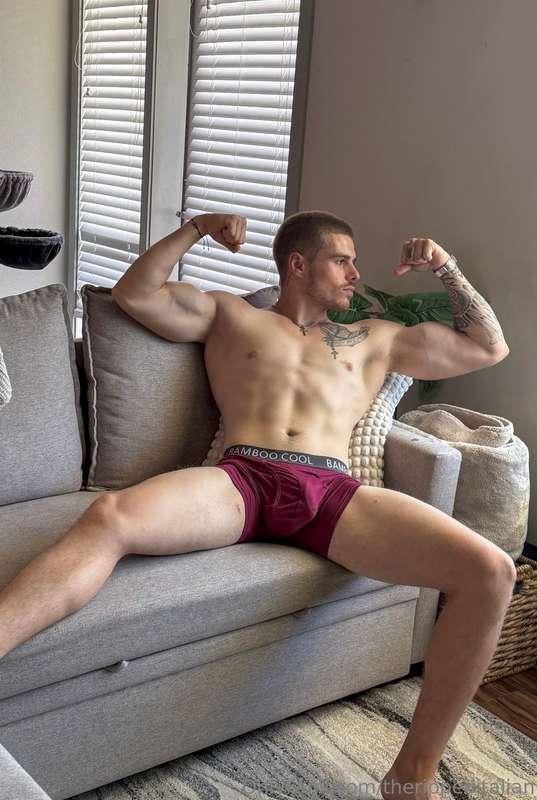 Worship my body and then suck my cock😈