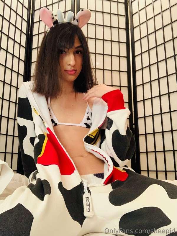 More Cowgirl with a little extra 💕
Come on over and milk me ..
