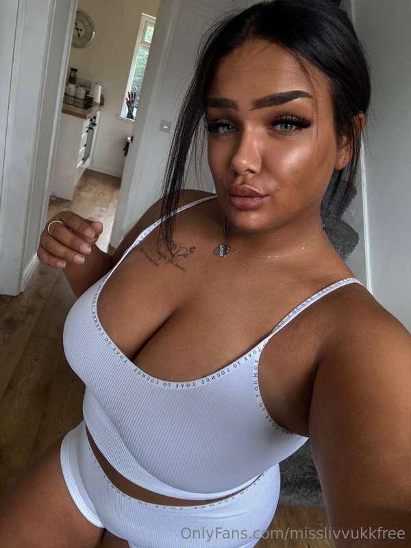 GLOWY TANNED VIBES ☀️