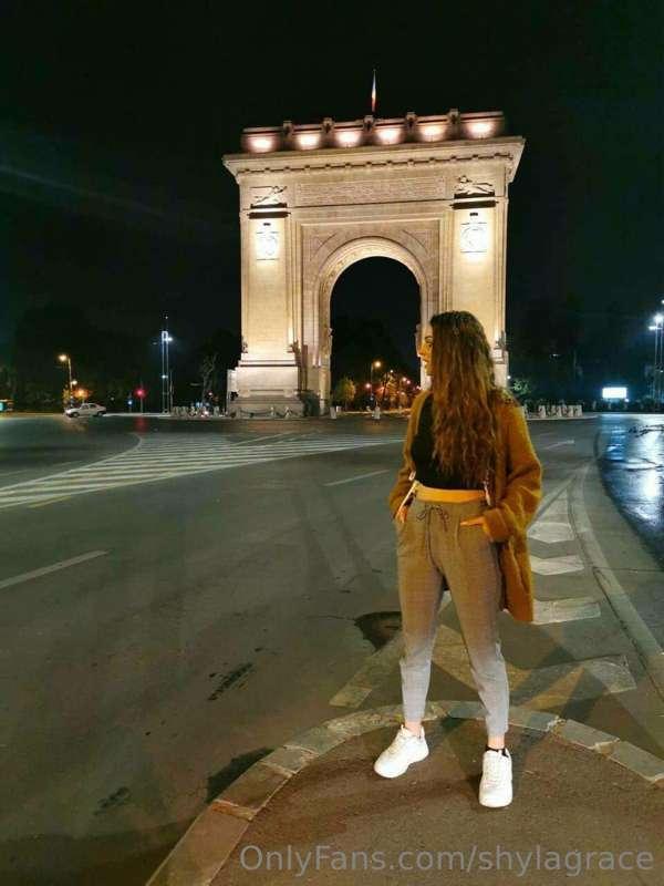 DM ME💋💋 It's going to be very hot today🤤