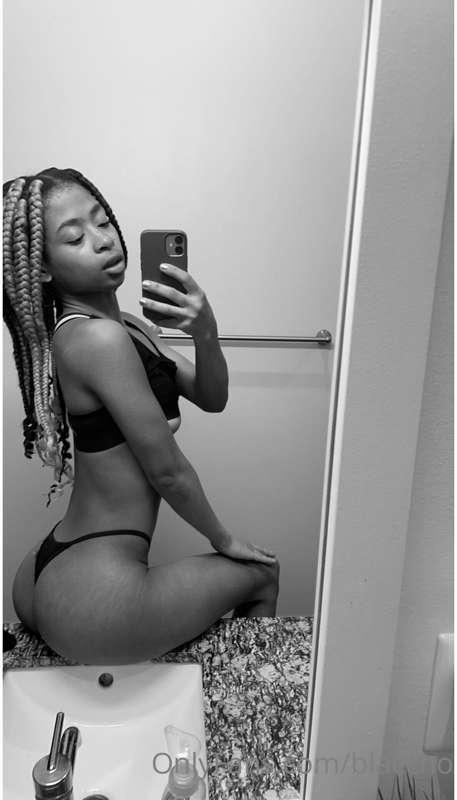 I wanna give you guy’s alittle look at me but go chëck me ou..