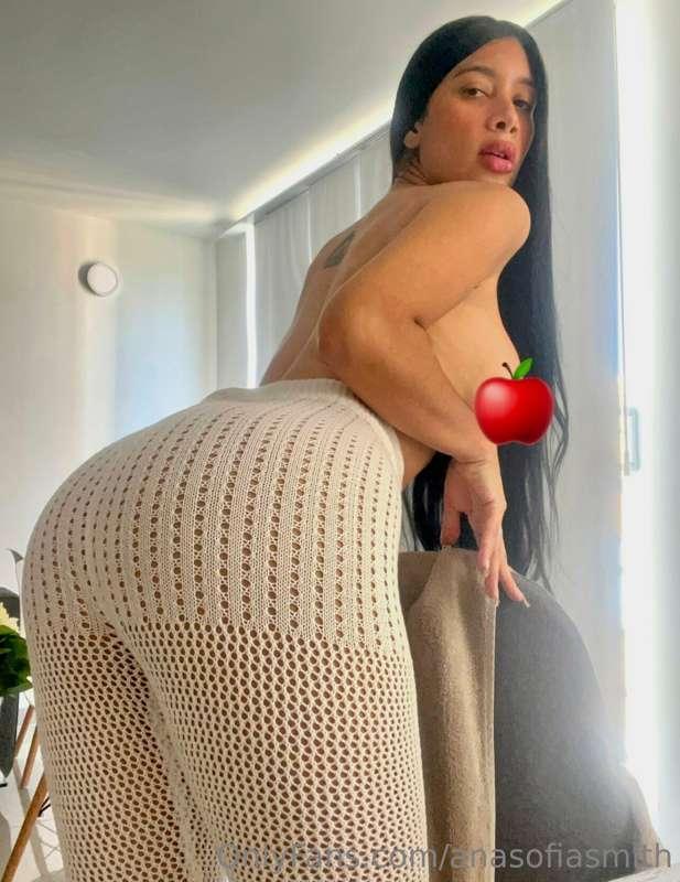 Let me spice up your night 🥂
 Permíteme calentar tu noche 