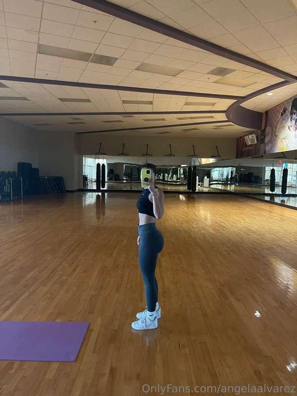 side view? 🍑