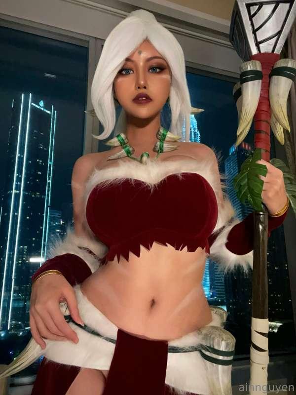 the party with ;)pantiless Snow Bunny Nidalee is still pipin..