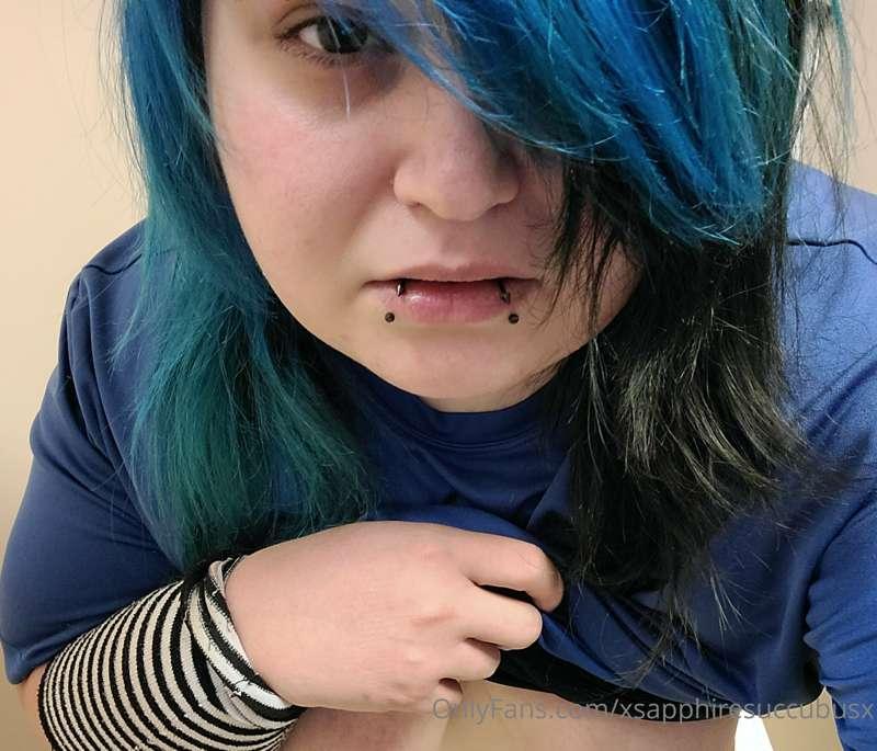 hi friends! :3 
I've been gone for so long, I'm feeling gene..