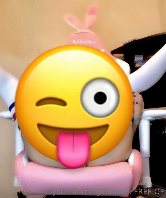 Spreading my pussy, spreading pussy whilst I have a butt plu..