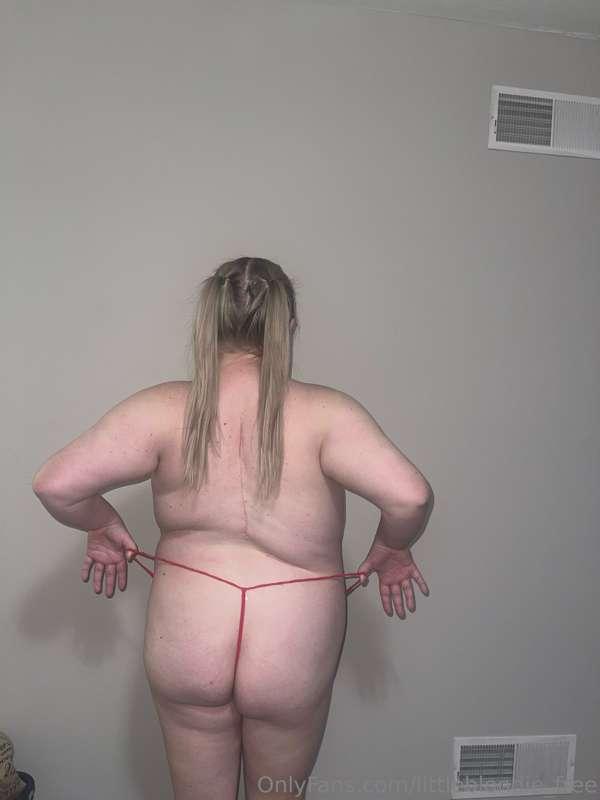 Who’s gonna be the lucky cock to make me cum tonight? 😛