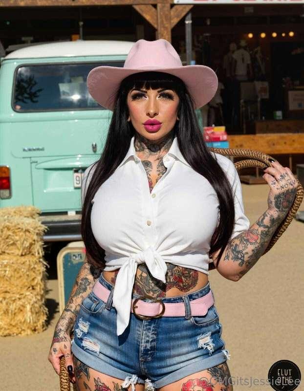 Cowgirl likes to ride 🤠