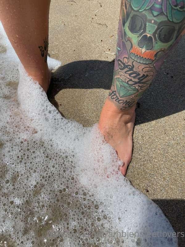 Unlock 20 second video squishing toes in sand.