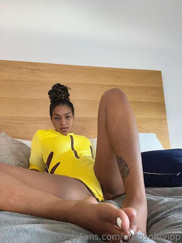 Do you want to see me live? Leave me a tip and I'll do somet..