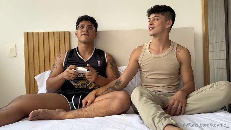 What can be better than playing with your staright mate 🥵🍆 @..