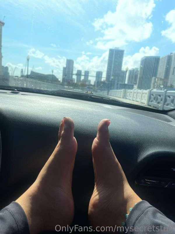 POV we cruise around the city while you admire my feet and g..