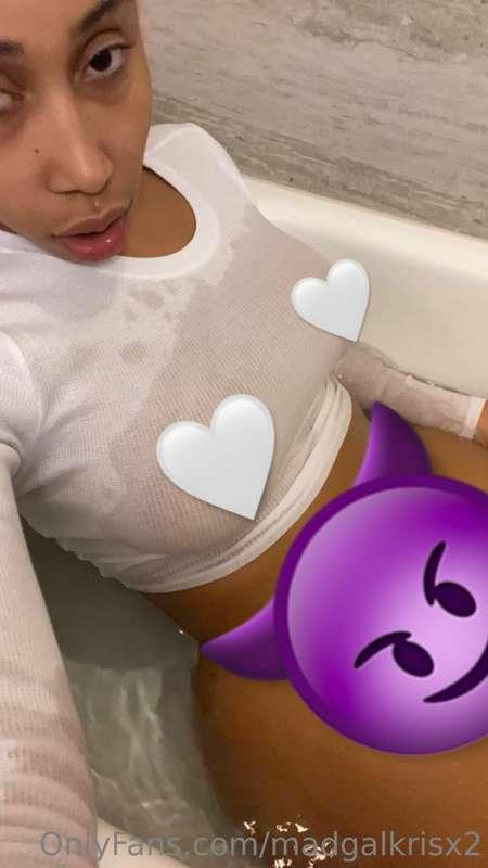 NIPS OUT & HARD 🍒🍒 as I’m rubbin em 😈 wet asf in the tub giv..