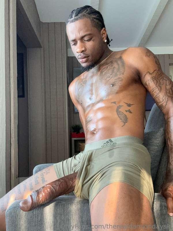 I absolutely love jerking off on my alone time I’ve been so ..