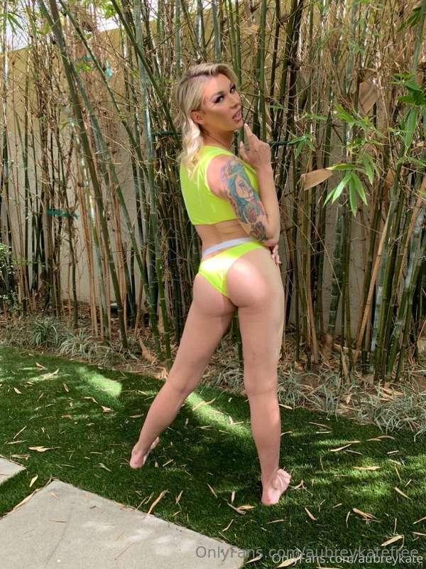I see you checking my ass out, don’t stop 🥰😈🍑 