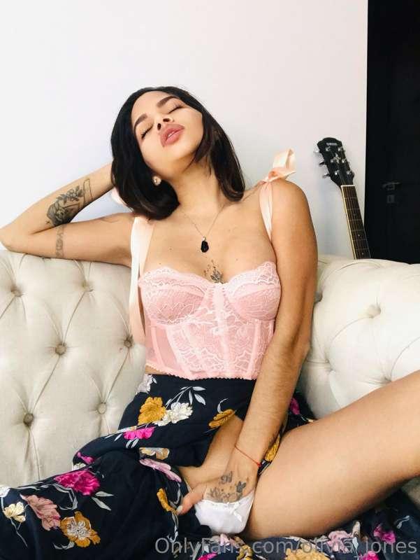 Would u make me cum today? 💦💦 I'm waiting for u my love 💕