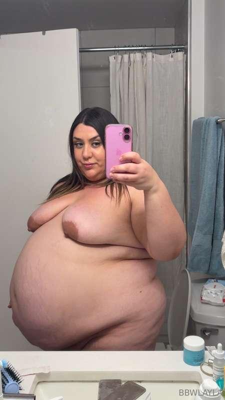 I’m swelling up like a prized fucking pig lately 😳my belly i..