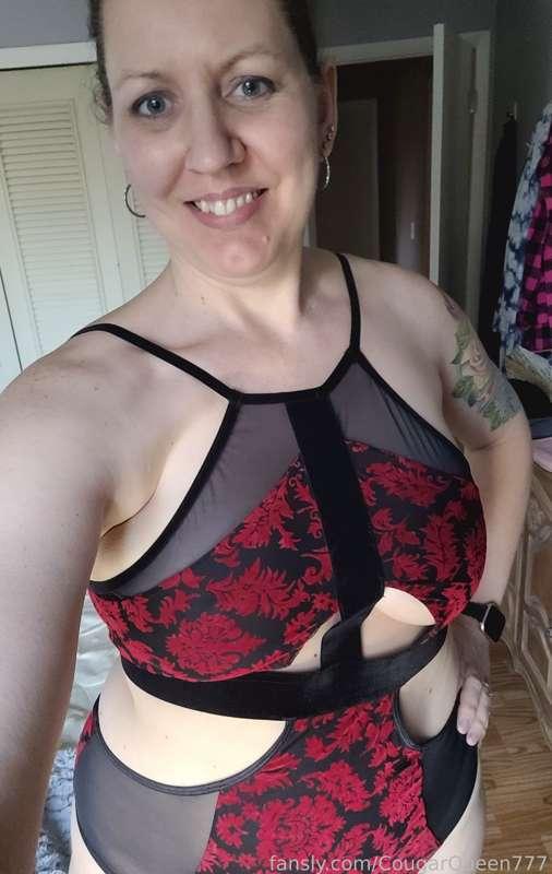 What do you think of this lingerie? I feel pretty sexy in it 😊😘❤️

#fyp #cougar #mature #milf #mommy #stepmom #pawg #curvy #phatass #bigbooty #lingerie