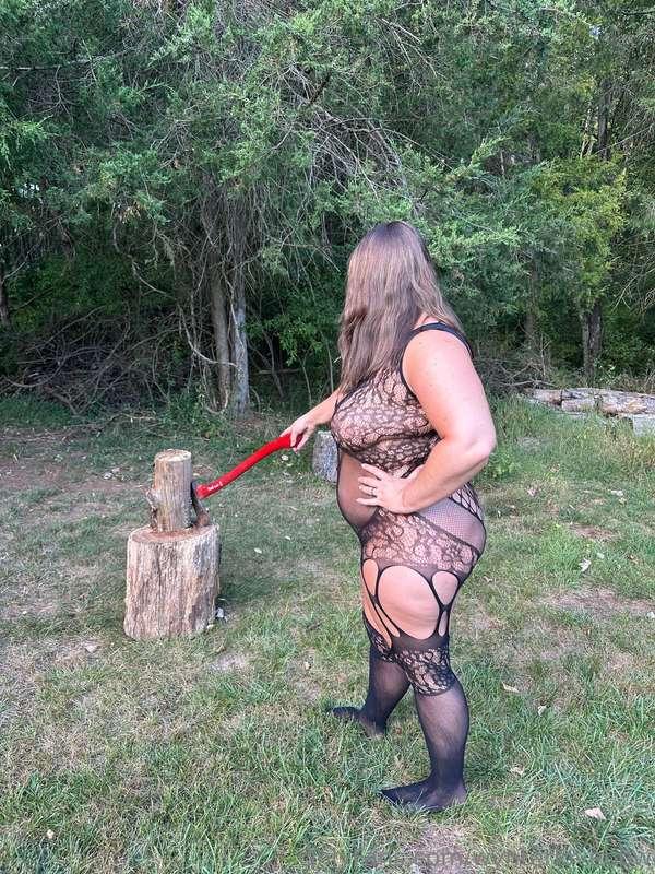 I heard you guys like a girl who can handle some hard wood 😉
