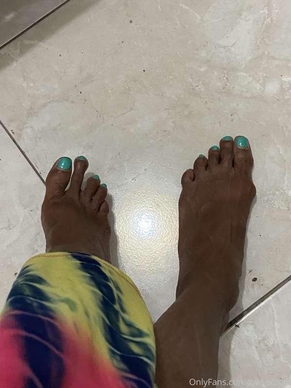 Playing footsies