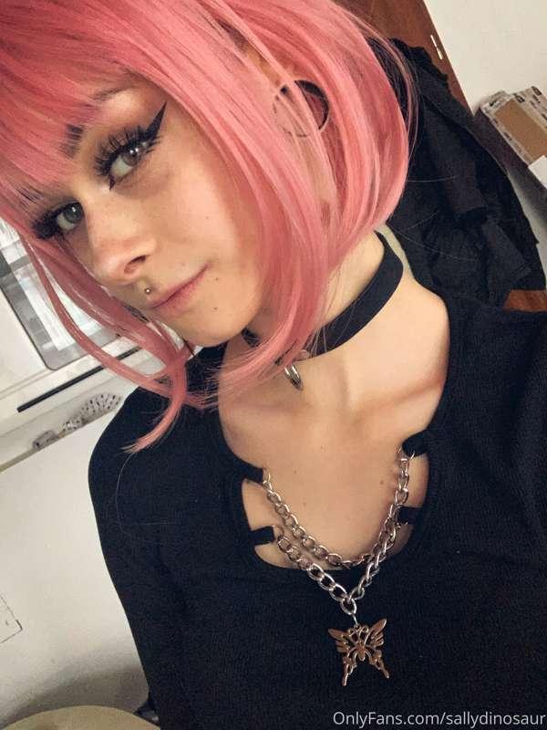 should I take some pics with that wig? 😋
