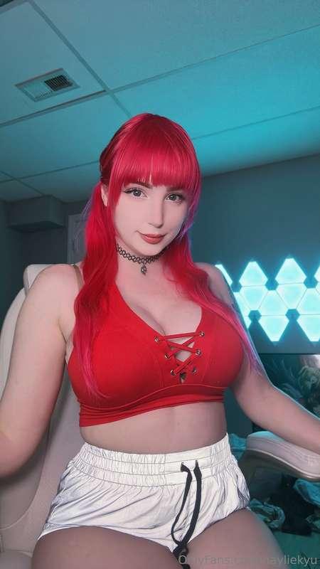 guess what babe?? ❤️ i’m live now on twitch & i want you to ..