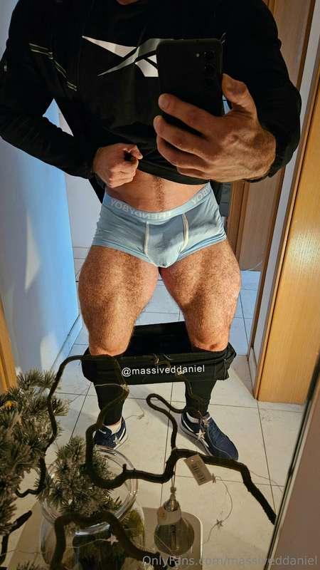 Dick check before leaving the house 💪😝