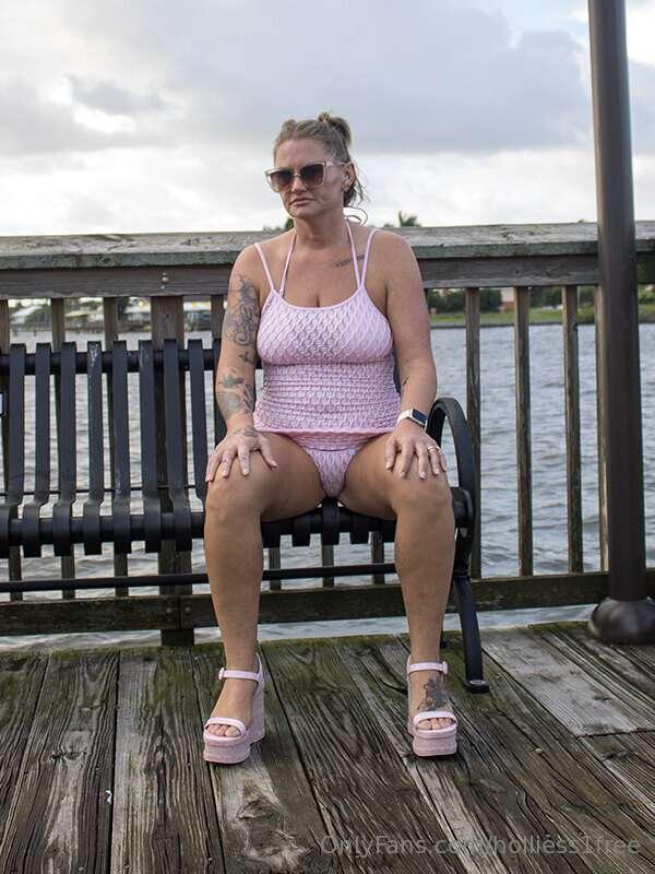 holliess1free image #2