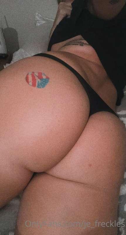Happy early hump day 💋