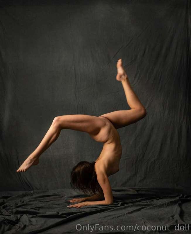 I'm a gymnast, you know? 😏