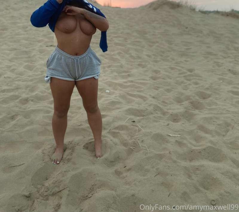 Always wanting to get my tits out wherever I go 👀