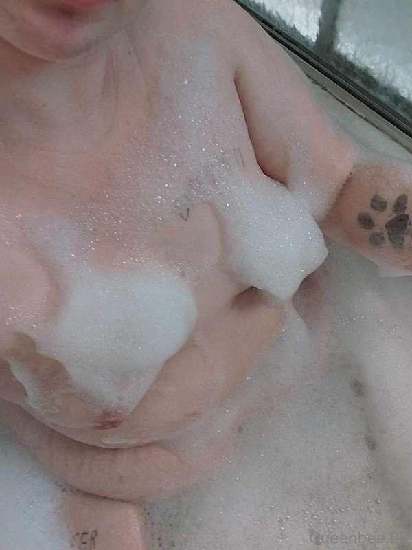 queenbee.03 image #2