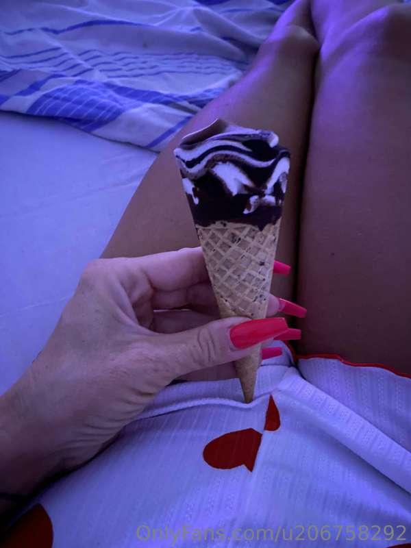 Ice cream 4 U, my fan? 😇🍨😋